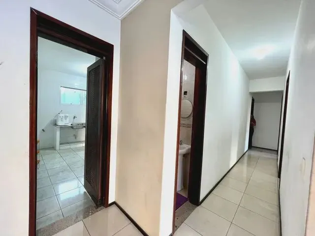 Imagem 2: Com 03 Suítes, Varanda, Sala Ampla e Lavabo, Este Imóvel Oferece Um Ambiente
