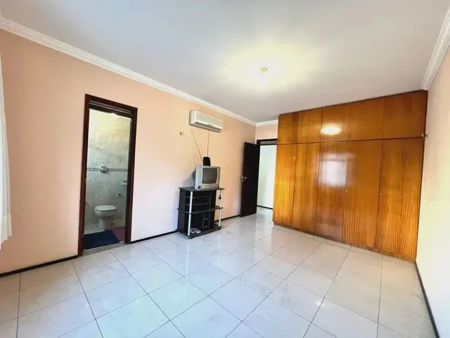 Imagem 15: Com 03 Suítes, Varanda, Sala Ampla e Lavabo, Este Imóvel Oferece Um Ambiente