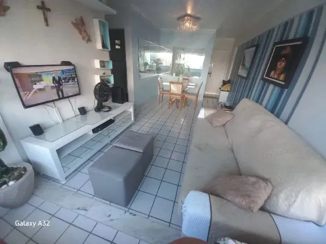 Imagem: O apartamento possui 2 Dormitórios, 2 Banheiros, Acomodam