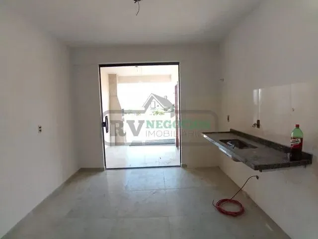 Imagem 4: )(- Linda de Mais Casa Triplex Nova com 2 Quartos e Grande Quintal em Parque