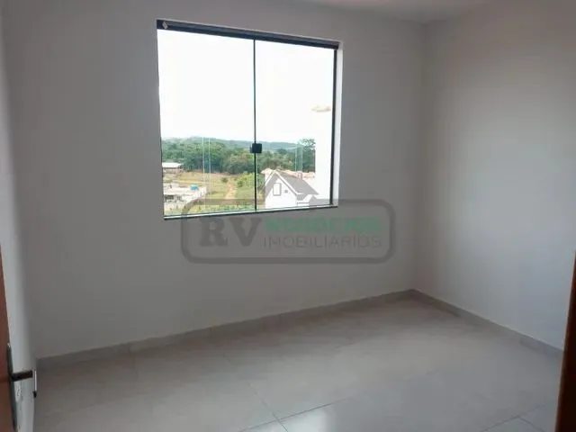Imagem 3: )(- Linda e Aconchegante Casa Nova de 2 Quartos e Ótimo Quintal Gramado em Parque