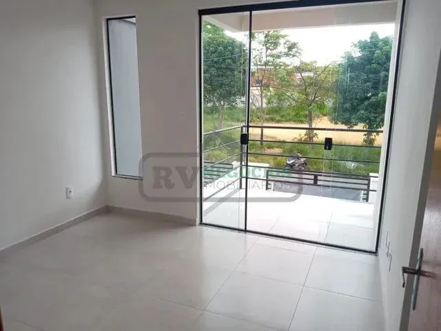 Imagem 2: )(- Linda e Aconchegante Casa Nova de 2 Quartos e Ótimo Quintal Gramado em Parque