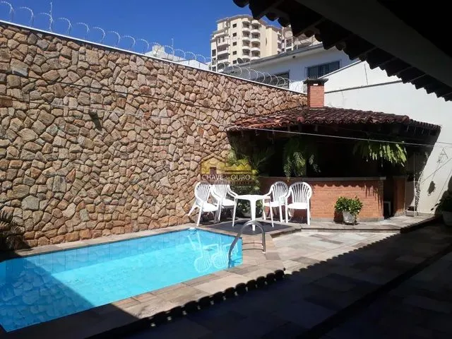 Imagem: Casa À Venda, 4 Quartos, 2 Suítes, 4 Vagas