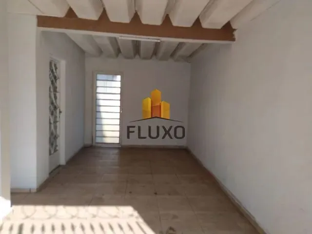 Imagem: A casa possui 3 Dormitórios, 1 Banheiro, 1 Vaga na