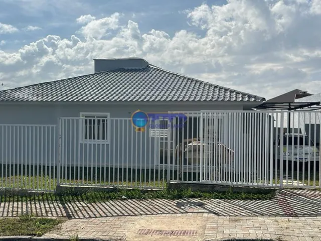 Imagem 8: Descubra o Encanto Único Desta Casa de Esquina com 3 Quartos e Terreno Amplo!