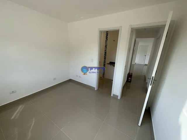 Imagem 3: Descubra o Encanto Único Desta Casa de Esquina com 3 Quartos e Terreno Amplo!