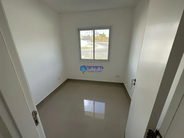 Imagem 5: Descubra o Encanto Único Desta Casa de Esquina com 3 Quartos e Terreno Amplo!