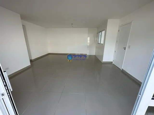 Imagem 7: Descubra o Encanto Único Desta Casa de Esquina com 3 Quartos e Terreno Amplo!