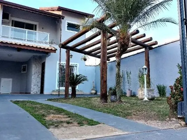 Imagem: Casa com 5 Quartos e 4 Vagas de Garagem