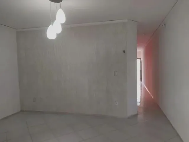 Imagem 1: Casa em Goiabeiras com Quintal e Garagem