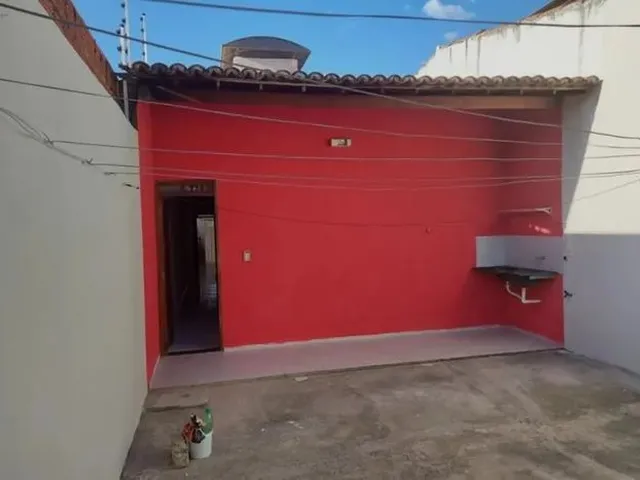 Imagem 2: Casa em Goiabeiras com Quintal e Garagem