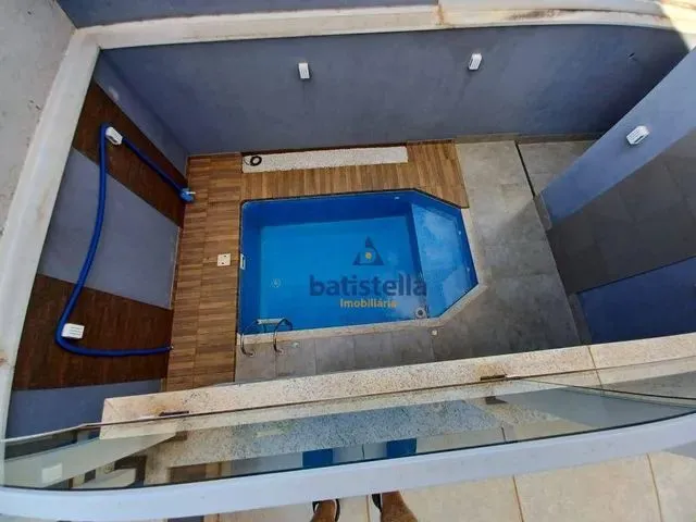 Imagem: Casa com 4 Dormitórios À Venda, 242 M²
