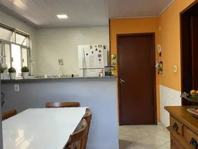 Imagem 2: Belíssima Casa Reformada no Bingen de 3 Quartos Sendo Uma Suite (Estuda Permuta Por