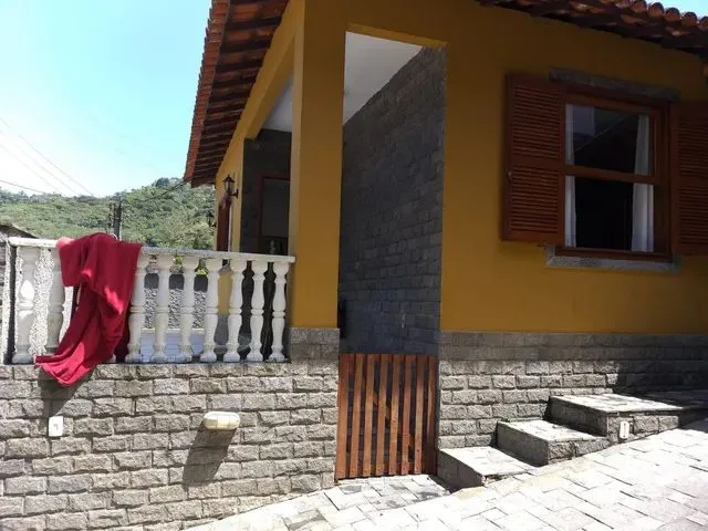 Imagem 15: Belíssima Casa Reformada no Bingen de 3 Quartos Sendo Uma Suite (Estuda Permuta Por
