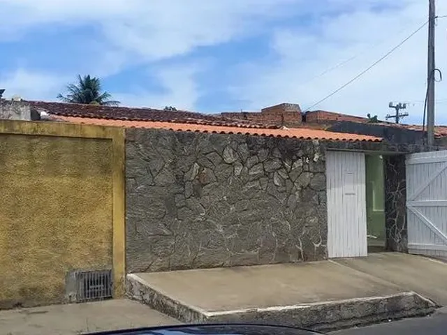 Imagem: A casa possui 4 Dormitórios, 2 Suítes, 3 Banheiros, 3