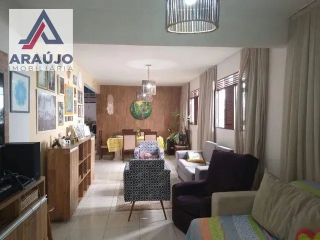 Imagem: Casa com 4 Dormitórios À Venda, 391 M²