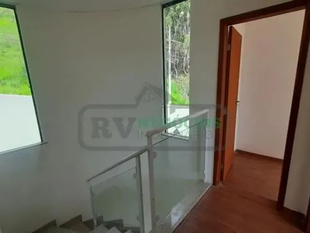 Imagem 5: )(- Excelente Casa Nova com 3 Quartos 3 Vagas e Ampla Área Externa Gramada em Bairro