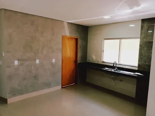 Imagem 8: Casa Nova Jardim Europa Contendo 03 Quartos Sendo 1 Suíte, Sala Ampla em 2 Ambientes Com