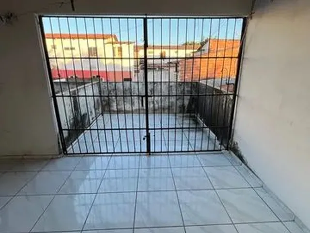 Imagem: O apartamento possui 2 Dormitórios, 1 Banheiro, 2 Vagas na