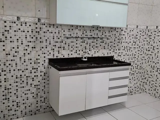 Imagem: A casa em condomínio possui 2 Dormitórios, 1 Banheiro,