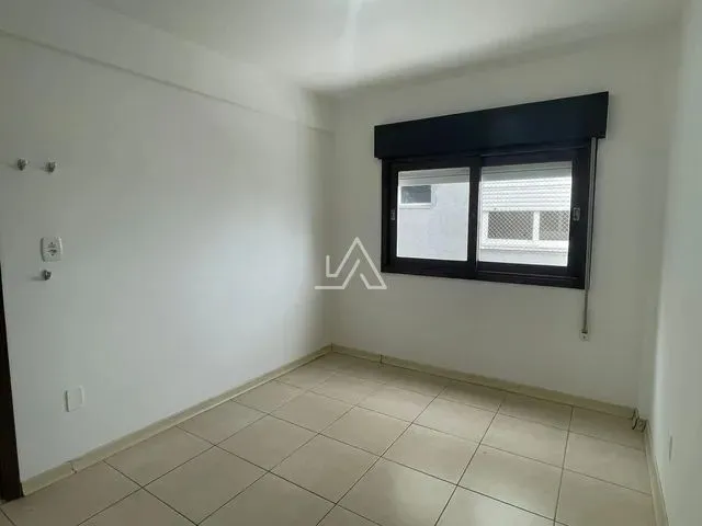 Imagem 3: Apartamento 3 Dormitorios com Suite, e Sacada, no Bairro Boqueirão, Ed. Santo Antonio