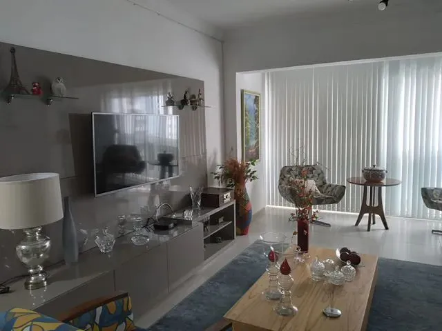 Imagem: O apartamento possui 4 Dormitórios, 1 Suíte, 2 Banheiros,