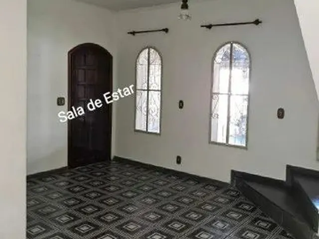 Imagem: A casa possui 3 Dormitórios, 1 Suíte, 3 Banheiros, 3