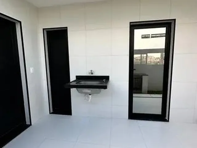 Imagem 13: Casa de Esquina com 338M² na Cidade Alpha com Piscina