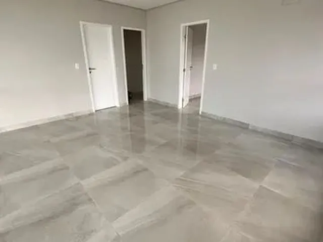Imagem 6: Casa de Esquina com 338M² na Cidade Alpha com Piscina
