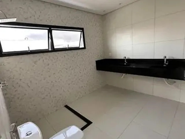 Imagem 2: Casa de Esquina com 338M² na Cidade Alpha com Piscina