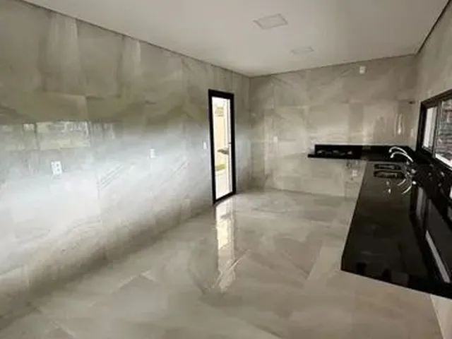 Imagem 12: Casa de Esquina com 338M² na Cidade Alpha com Piscina