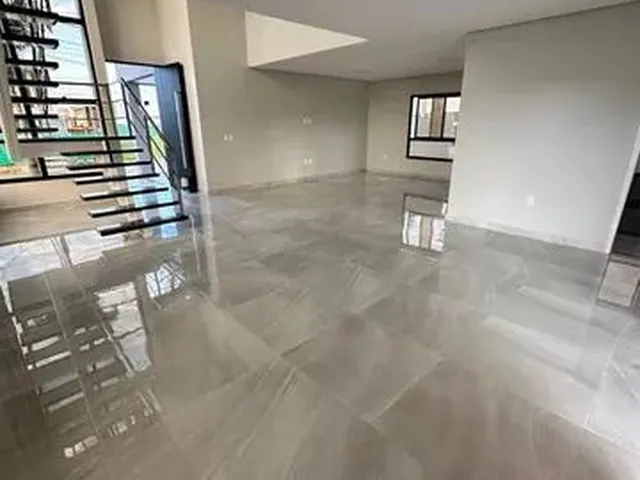 Imagem 3: Casa de Esquina com 338M² na Cidade Alpha com Piscina