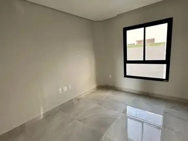 Imagem 4: Casa de Esquina com 338M² na Cidade Alpha com Piscina