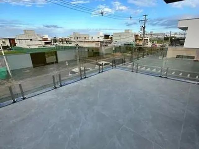 Imagem 5: Casa de Esquina com 338M² na Cidade Alpha com Piscina