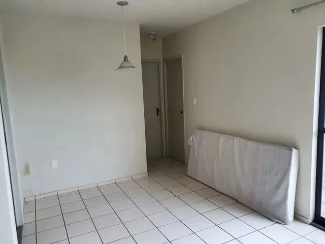 Imagem: O apartamento possui 2 Dormitórios, 1 Suíte, 2 Banheiros,