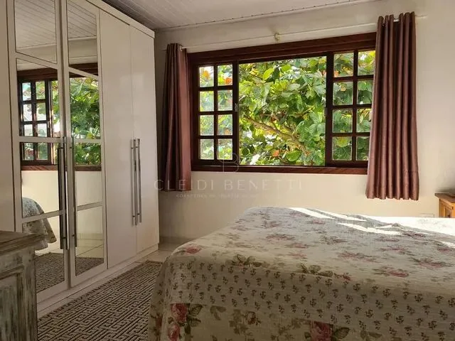 Imagem: Casa de Dois Andares Mobiliada nos Amores