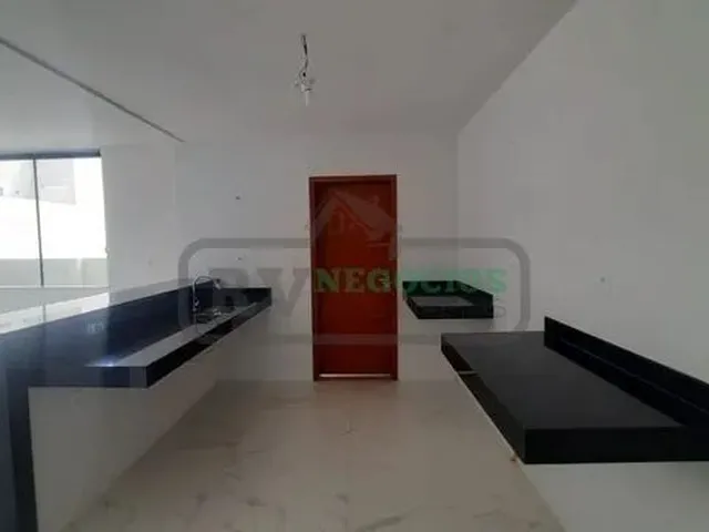 Imagem 8: )(- Excelente Casa Duplex Nova com 3 Quartos e Ampla Área Externa Gramada em Lourdes
