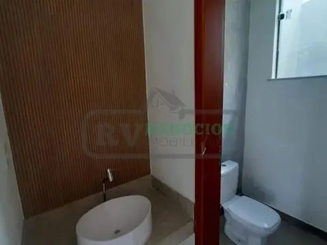 Imagem 6: )(- Excelente Casa Duplex Nova com 3 Quartos e Ampla Área Externa Gramada em Lourdes