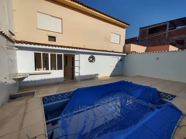 Imagem: Casa Duplex para Venda em Nova Iguaçu