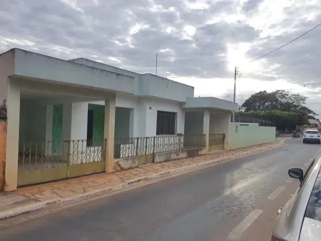 Imagem: A casa possui 3 Dormitórios, 1 Suíte, 3 Banheiros, 2
