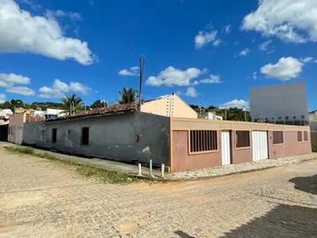 Imagem: Casa na Rua do Hospital com Terrenos