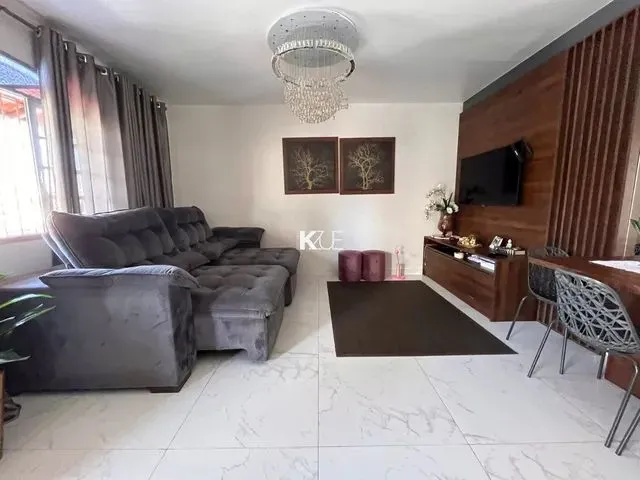 Imagem: Casa de 3 Dormitórios com Piscina em Barreiros