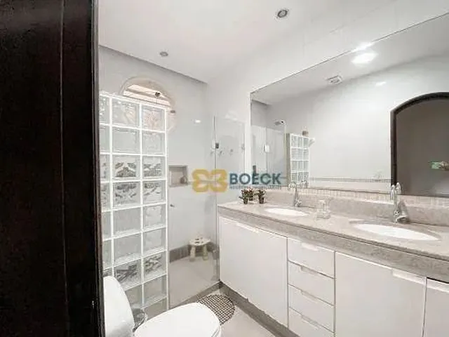 Imagem 2: Casa Ampla com 5 Quartos na Mata da Praia!