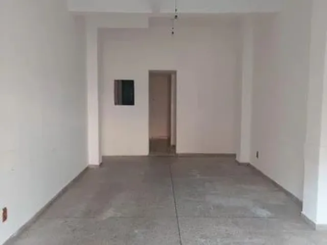 Imagem 9: Ótima Loja com Excelente Localização e Desocupada no Centro-Histórico de Porto