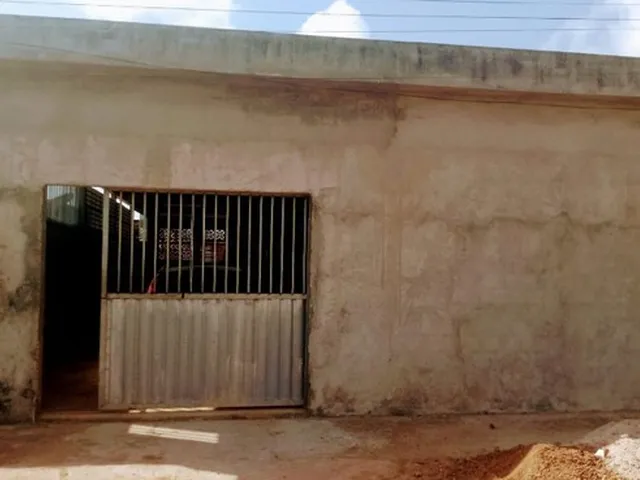 Imagem: A casa possui 2 Dormitórios, 2 Suítes, 3 Banheiros, 2 Vagas