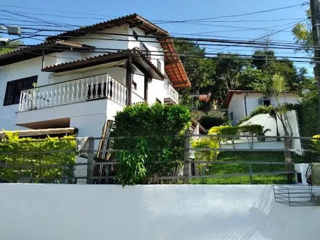 Imagem: Casa com 5 Dormitórios À Venda, 195 M²