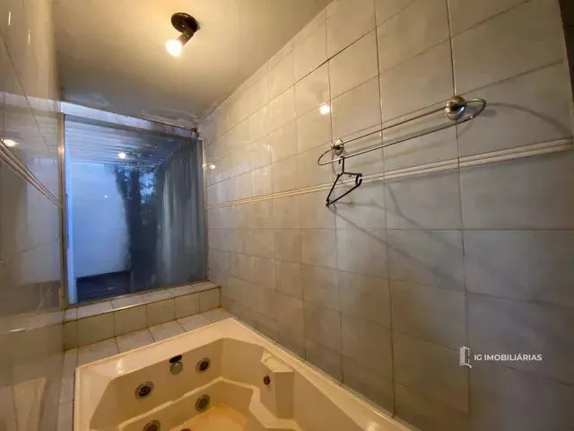 Imagem: Casa com 4 Dormitórios À Venda, 244 M²