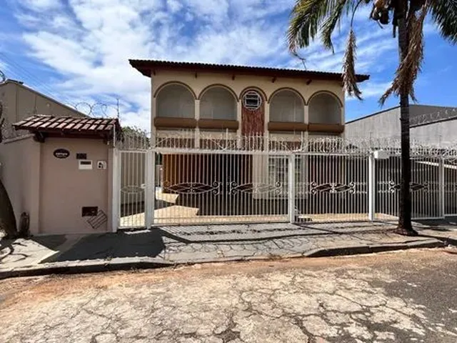 Imagem: Sobrado com 4 Quartos Setor Coimbra
