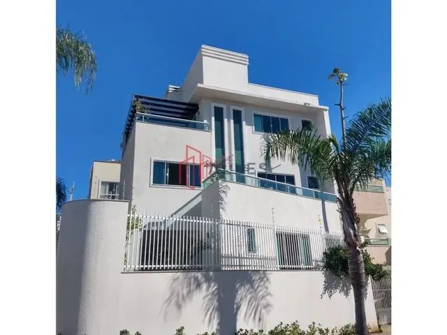 Imagem: Aluga-Se Anual Sobrado Triplex na Praia
