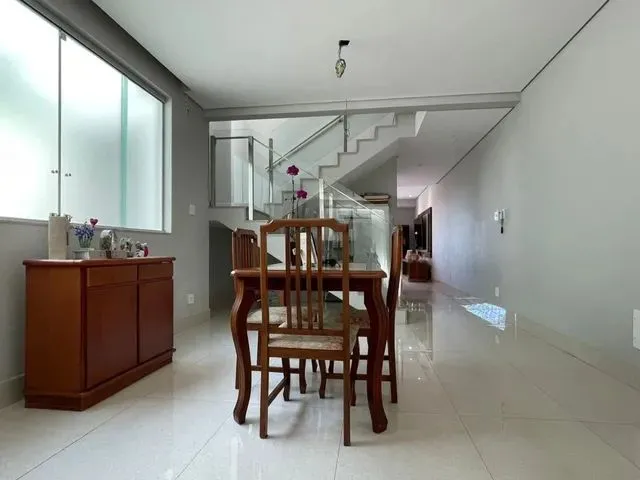 Imagem 2: Casa com 3 Dormitórios para Alugar em Contagem
